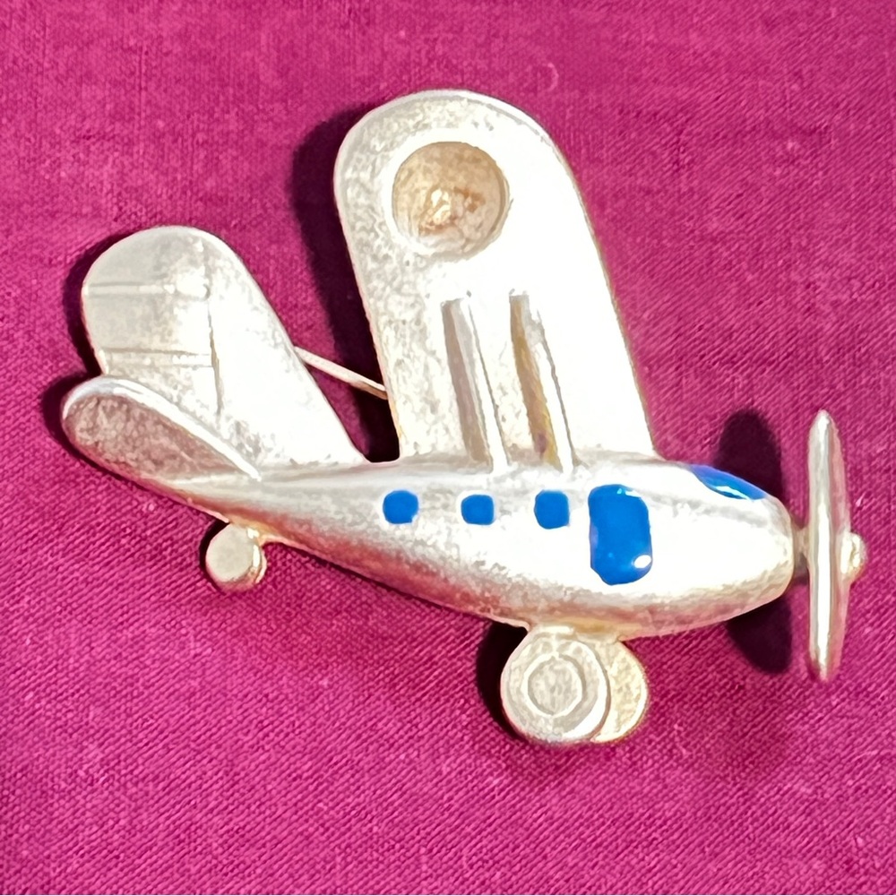 Flight Attendant Brooch pin missing Stone